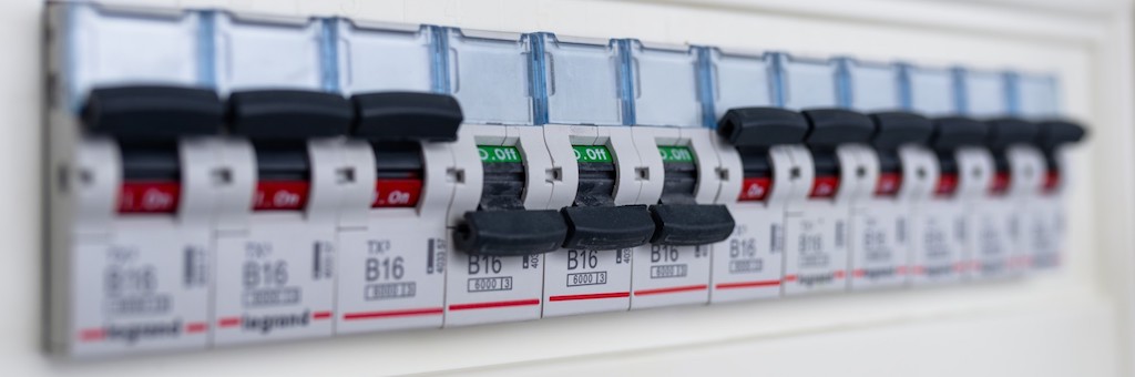 How To Replace a Fuse And Reset Your Breakers
